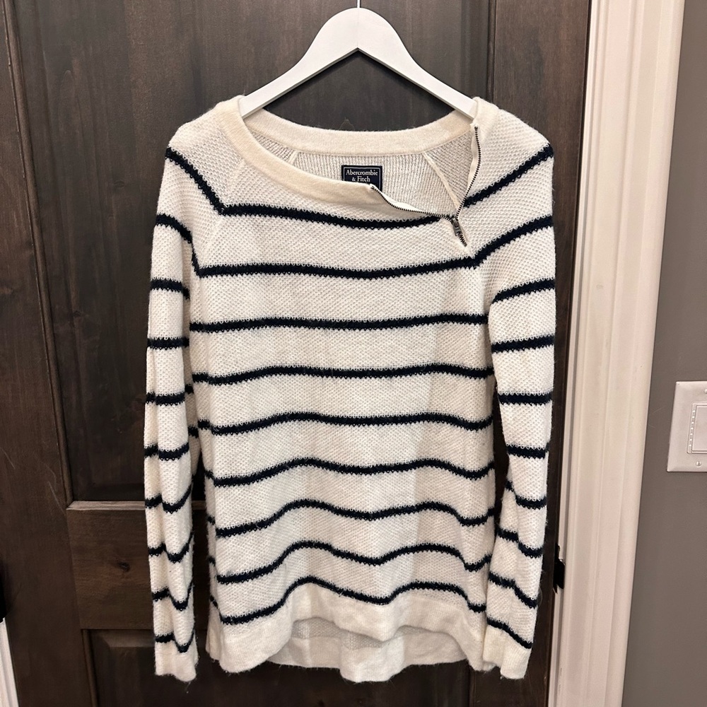 Abercrombie & Fitch Striped Navy and White Sweater